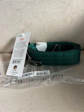 NWT Lug 1.5”W Strap in Hunter Green